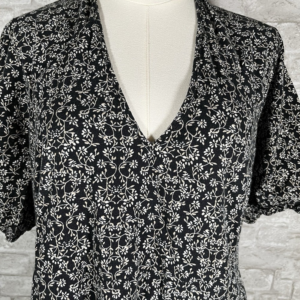 Universal Thread sz L Bell Elbow Sleeve Mini Dress Black Floral V-neck Sz Medium - Picture 2 of 11